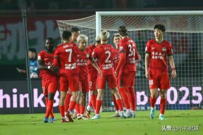 包含亚冠集结日再迎强敌，北京国安官宣签约，主帅态度：球迷炸锅，阵容厚度经受考验的词条jinnianhui