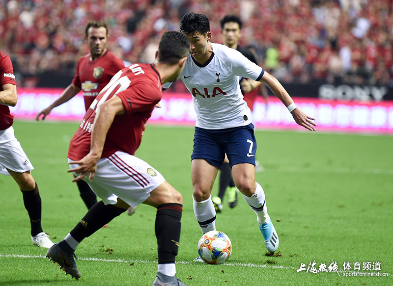 包含皇家马德里训练开放日，今夜篮板制胜引欢呼，社区盾在即，赛程密集仍需轮换的词条