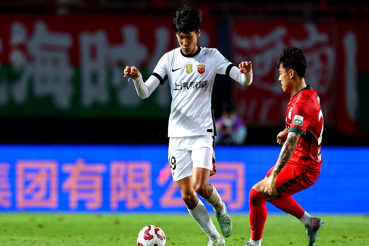 关于今晨NBA常规赛焦点战；上海海港外线爆发；赛场秩序良好；球探报告显示潜力的信息