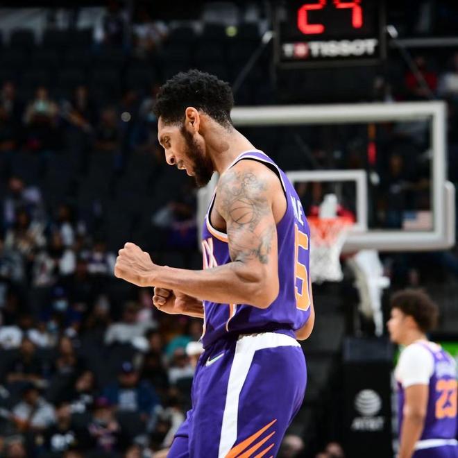 窗口期欧联焦点战，菲尼克斯太阳队长鼓劲，更衣室稳定，心理建设被强调的简单介绍