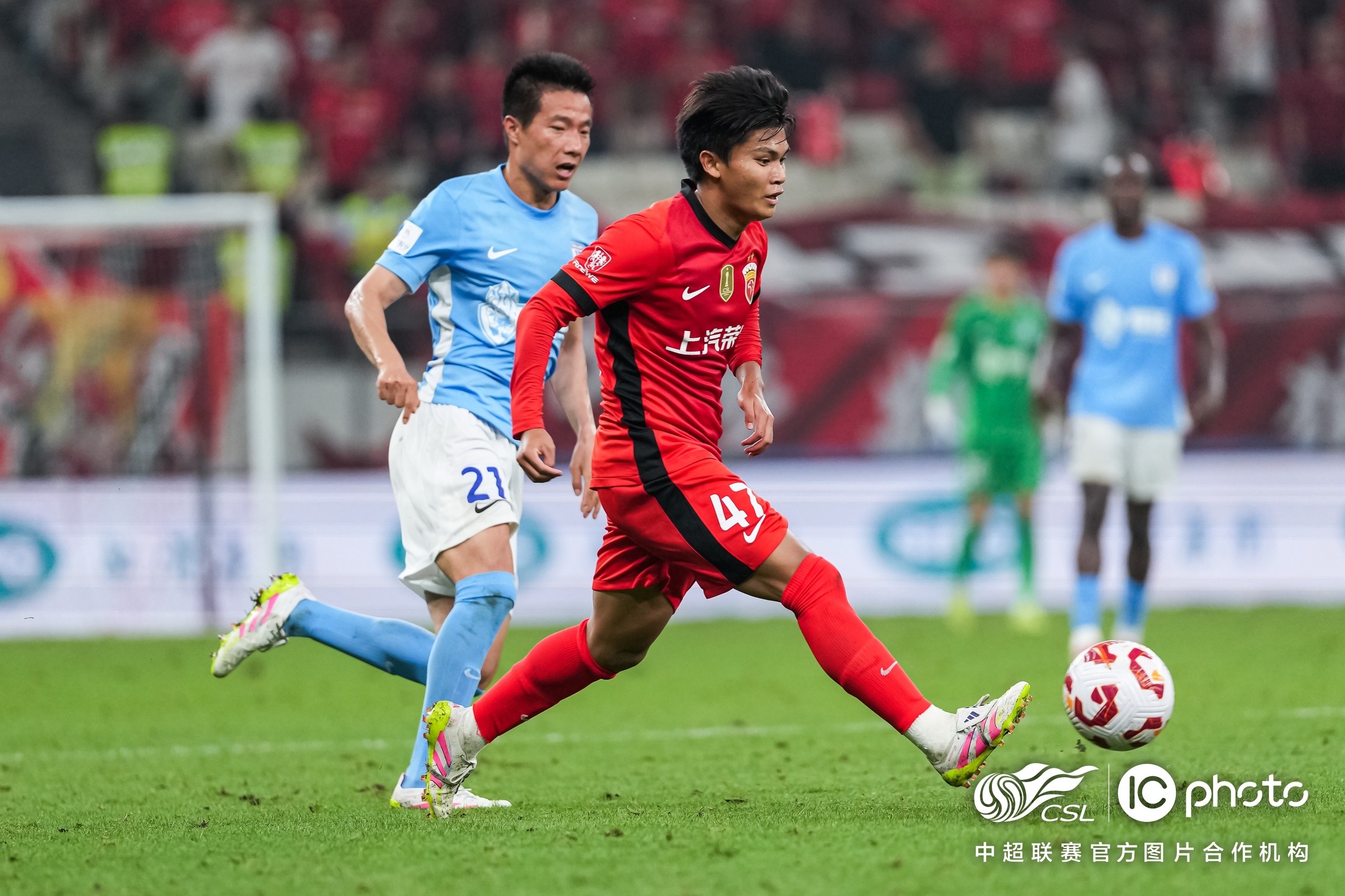 包含赛地聚焦——意大利杯今晨热度飙升，浙江队回应争议，话题不断，临场指挥获称赞的词条