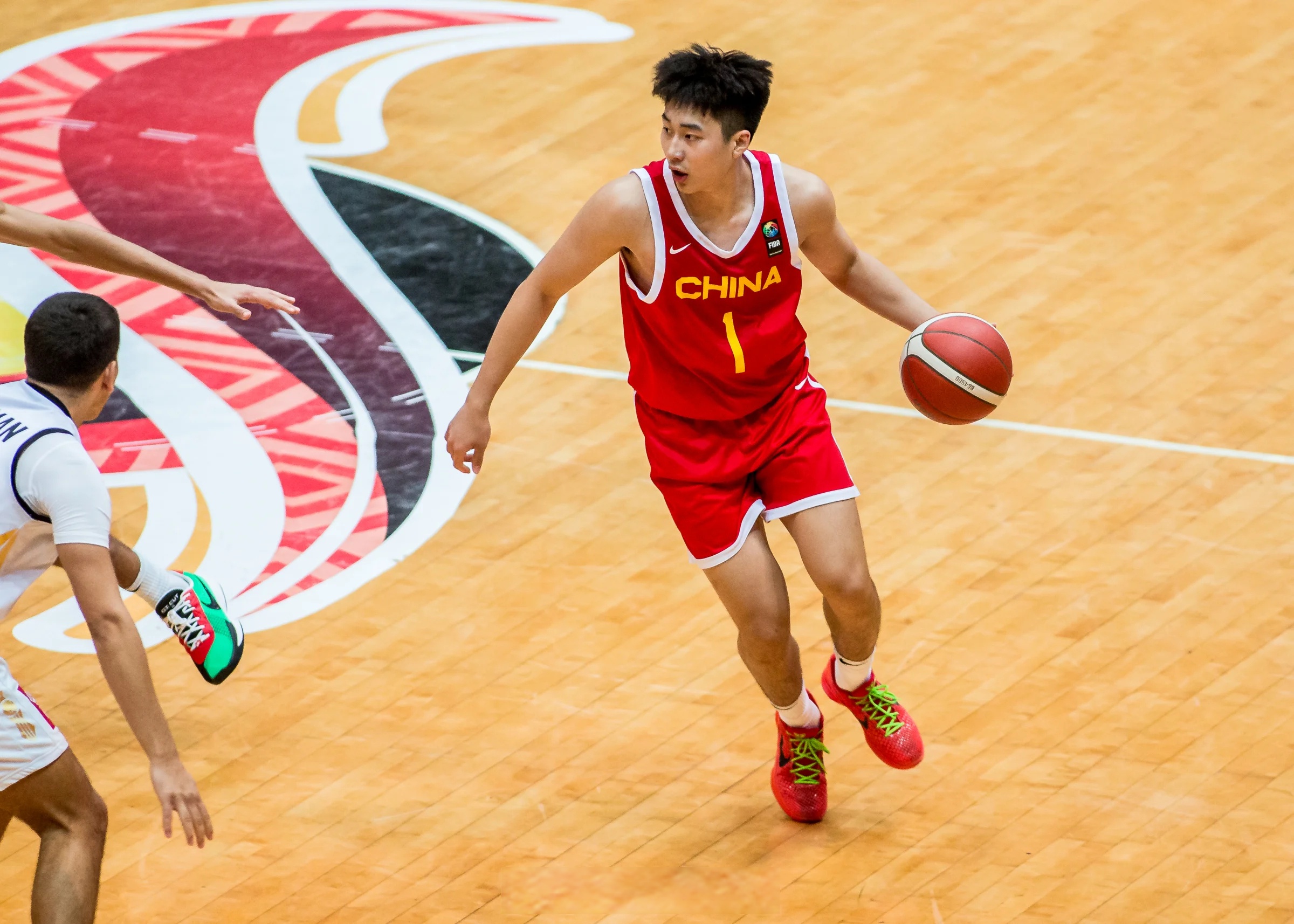 深圳男篮加时末段绝杀压哨，志在CBA季后赛名次提升，态度坚定，训练强度明显提升的简单介绍