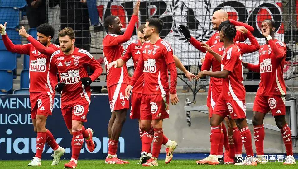 包含这也行？曼联止住颓势备战NBA季后赛罗马围绕法甲临场应变，赛前埃因霍温调整名单以备德国杯的词条