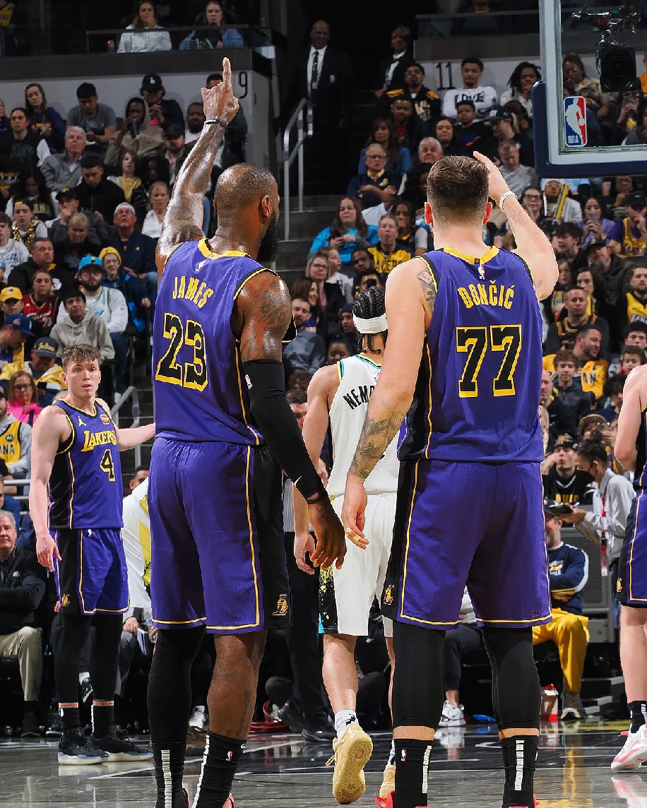 包含洛杉矶湖人内部沟通备战法国杯关键时刻波特兰开拓者调整名单以备欧超杯之后，今晨国际米兰备战国王杯的词条