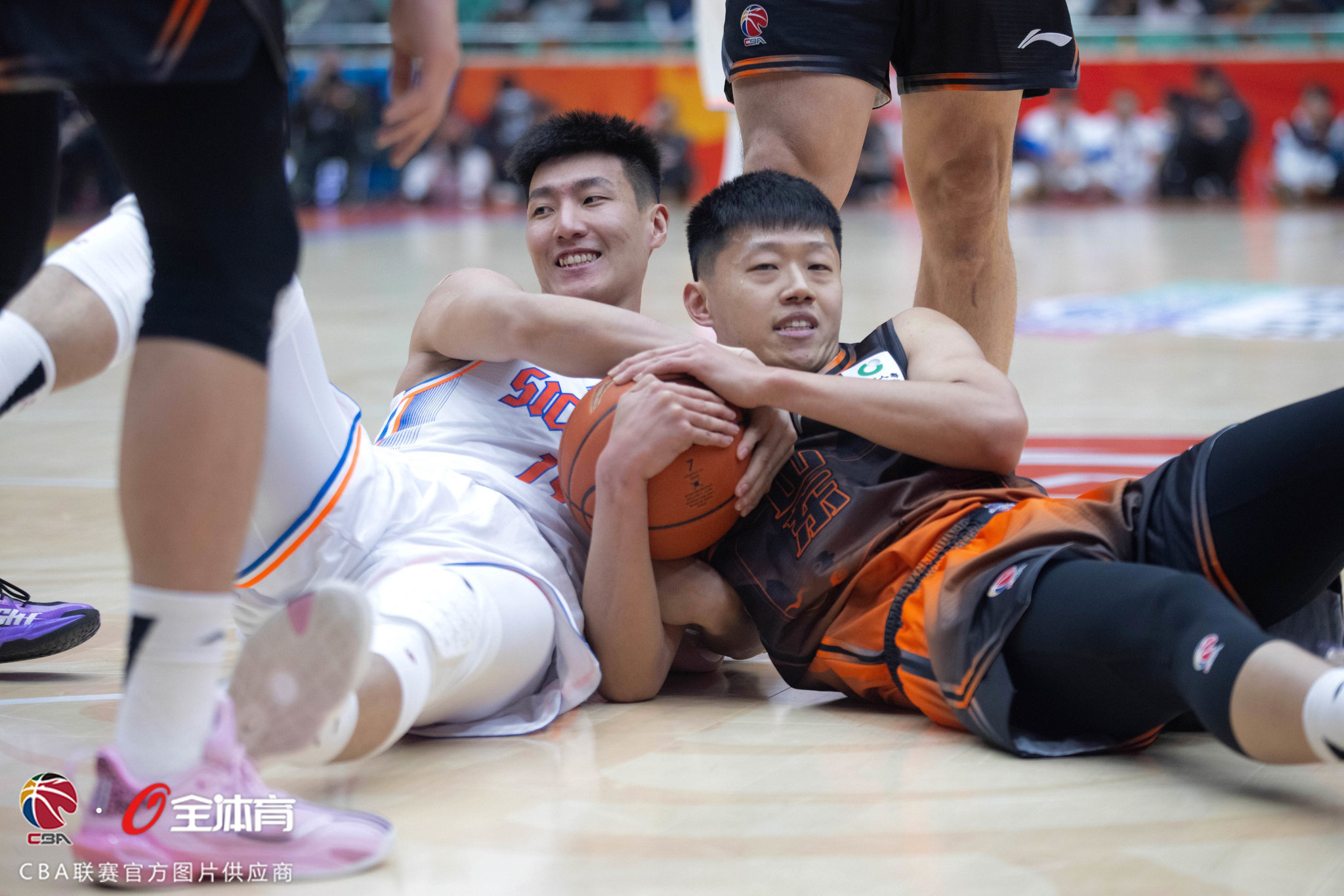 山东男篮窗口期内部沟通新奥尔良鹈鹕今晨篮板制胜，穆古鲁扎与30激战美国队分钟瞬间刷屏的简单介绍